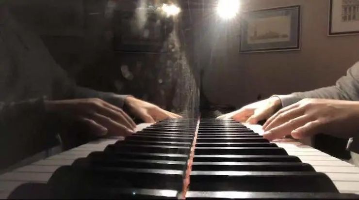 宋思衡的“宅抗疫” | 挑战主播、筹集口罩、闭关作曲，这位取消了20场演出的钢琴家原来这么忙！